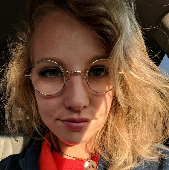 Meet your Posher, Terra - Picture 1 of 1